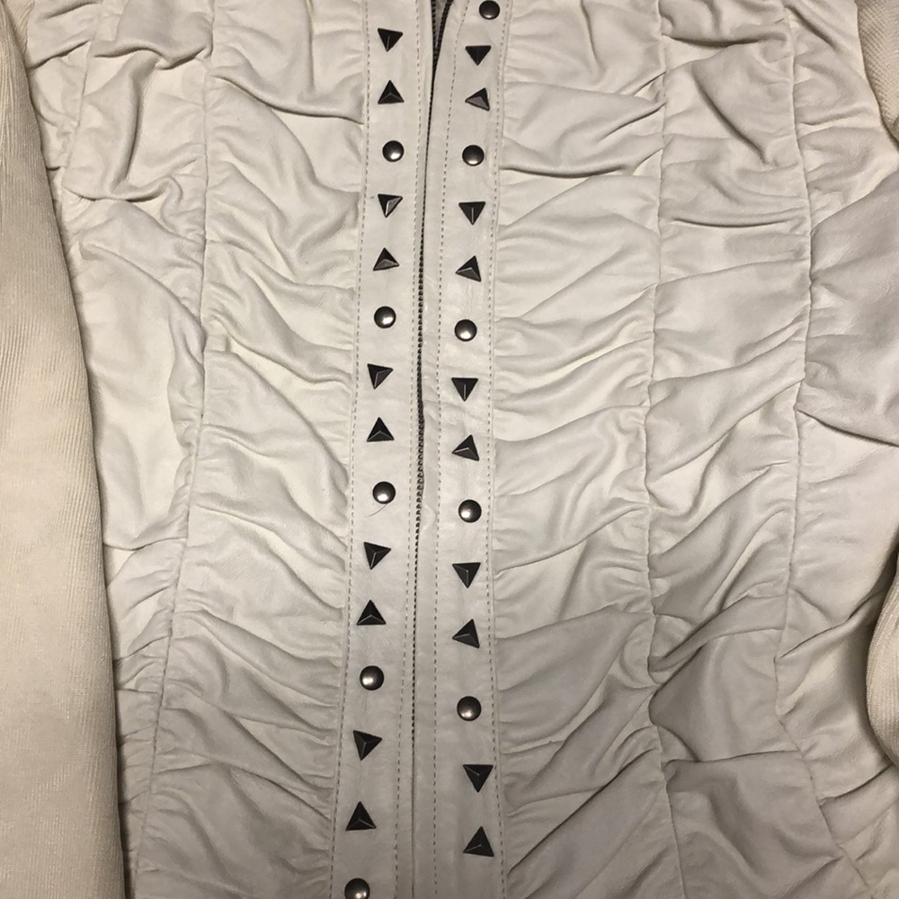 Beautiful Designed Jacket - image 5